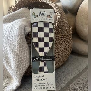 New! Mackenzie Childs x Wet Brush Original Detangler - Blk White Courtly Check